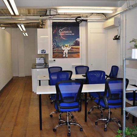 Cosmos Capsule Coworking London Hotell Exteriör bild