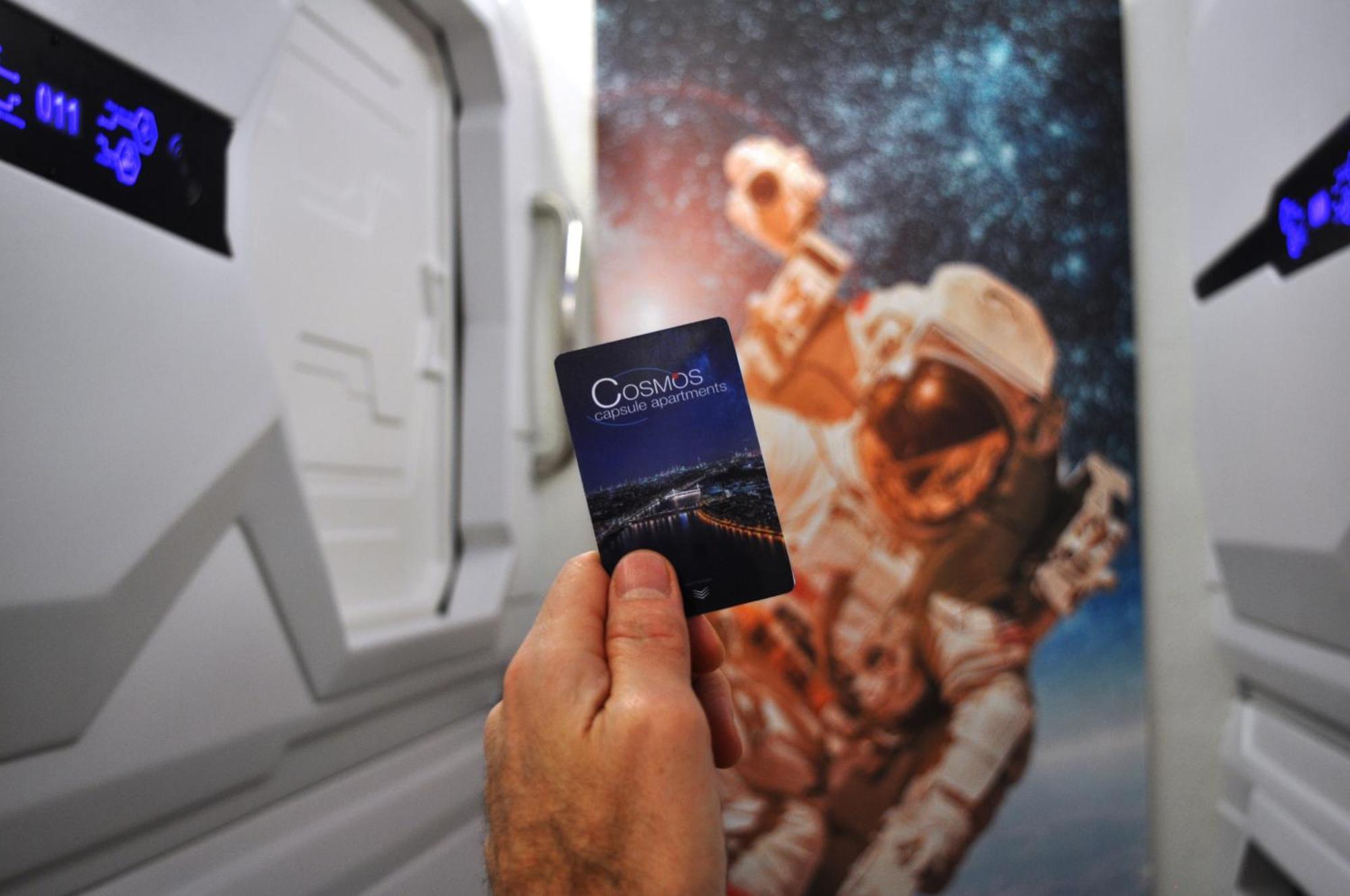 Cosmos Capsule Coworking London Hotell Exteriör bild